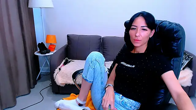 BURNING-BRUNETKA Live XXX-Chat