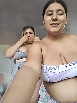 Sara_y_Amyn Webbikameraesitys