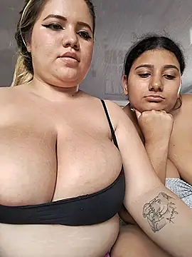 Sara_y_Amyn Webbikameraesitys