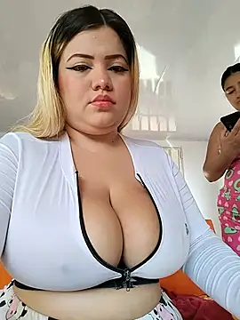 Sara_y_Amyn Webbikameraesitys