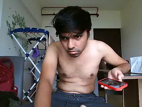 Show modela BoyzaraHatke na web-kameri