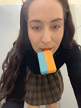 צ'אט XXX בשידור חי של Holly_Play