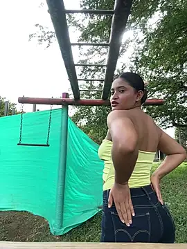 Show modela Isa_squirt1 na web-kameri