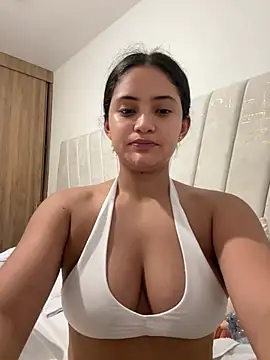 Isa_squirt1's Webcam Show