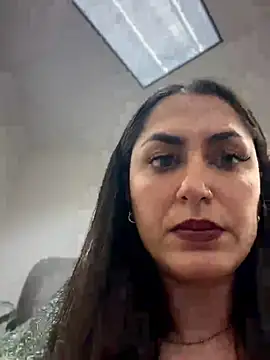 YourQueen18 Show in webcam