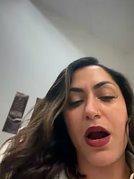 YourQueen18 Pertunjukan Webcam