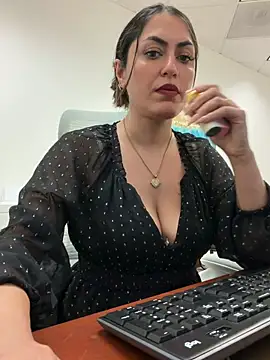 Show de YourQueen18 na webcam
