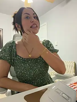 YourQueen18's Webcam Show