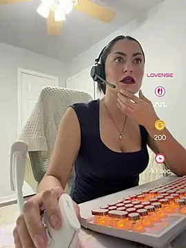 YourQueen18 Pertunjukan Webcam