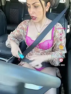 YourQueen18 Show in webcam