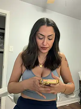 YourQueen18 Шоу с уебкамера