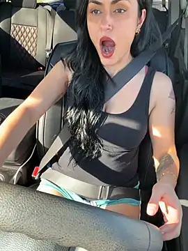 Pokazy przed kamerką – YourQueen18