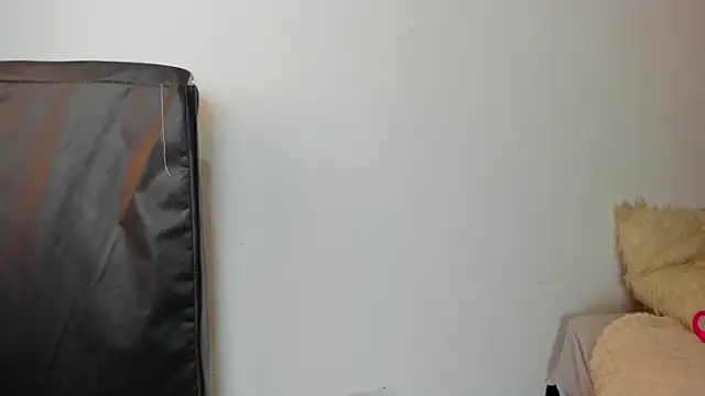 honeyy_mia Adlı Modelin Canlı Sohbet Odası