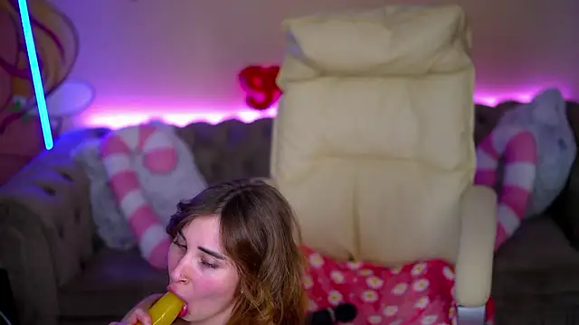 JennyyLuv Webcam-Show