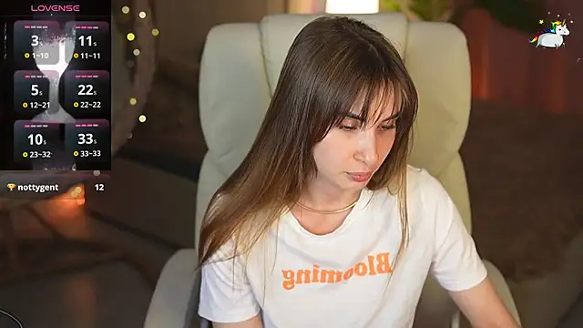 JennyyLuv's Live Chat Room