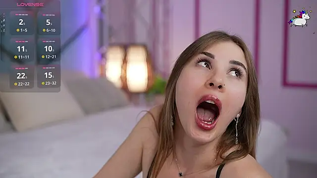 JennyyLuv's Webcam Show