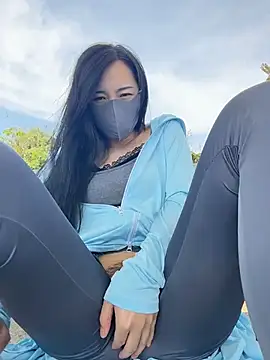Nini_11 Show in webcam