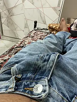Hny_boy: διαδικτυακό σόου στην κάμερα