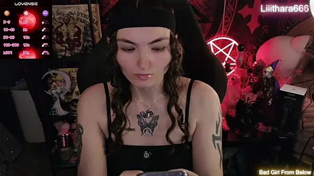 Lilithara666 Adlı Modelin Web Kamerası Şovu