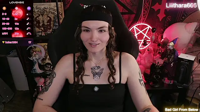 Pertunjukan Kamera Web Lilithara666
