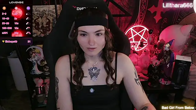 Pertunjukan Kamera Web Lilithara666