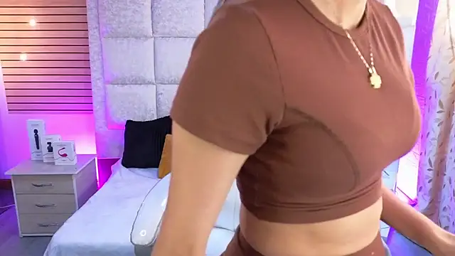 Mia_Fischer Adlı Modelin Canlı XXX Sohbeti