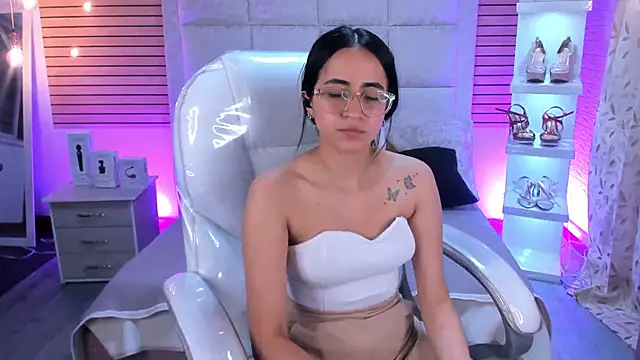 Mia_Fischer Adlı Modelin Canlı XXX Sohbeti