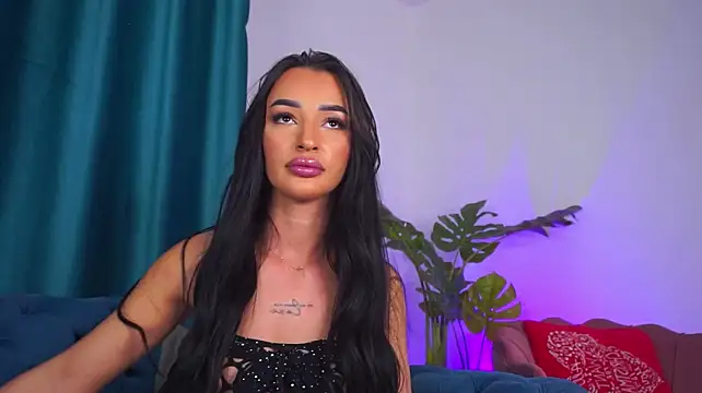 DeniseDevilles Adlı Modelin Canlı XXX Sohbeti