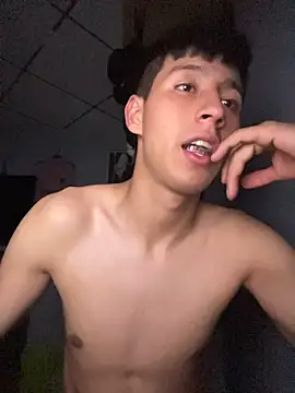 Stiven_017 Show in webcam