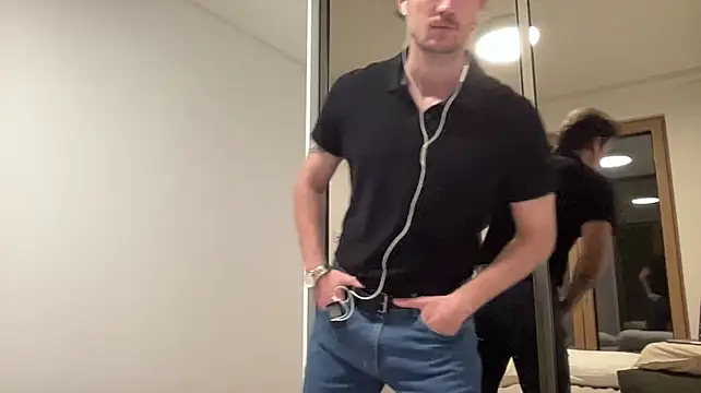 Show modela cute_mark na web-kameri
