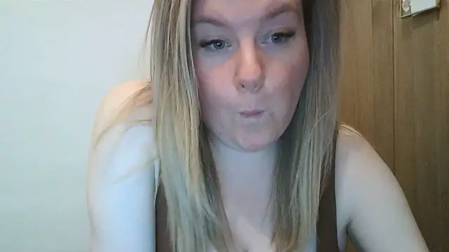 Annie-Louisexx Live XXX-Chat