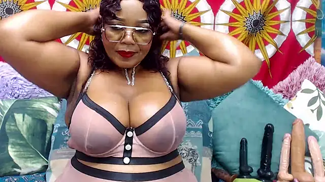 MATURExxxASS Show in webcam