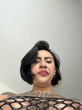 HoneyAlaskaa Show in webcam