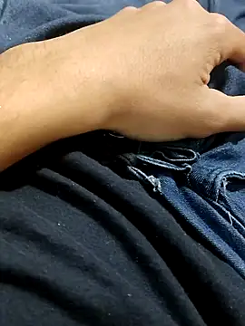 Juliano69xv: διαδικτυακό σόου στην κάμερα