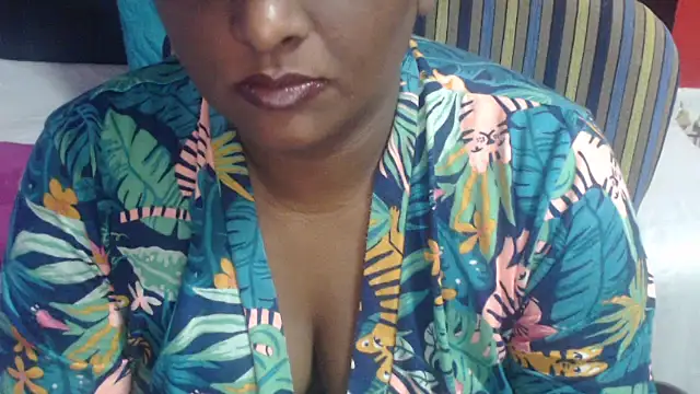 INDIANSIN2 Adlı Modelin Canlı XXX Sohbeti