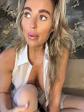 Carmel_Louisen Webbikameraesitys