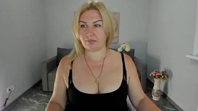 Lili_Crossi's Webcam Show