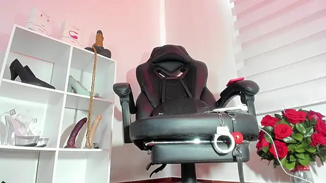 charlotte_joliedart's Webcam Show