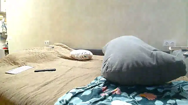 Brionia Webcam show