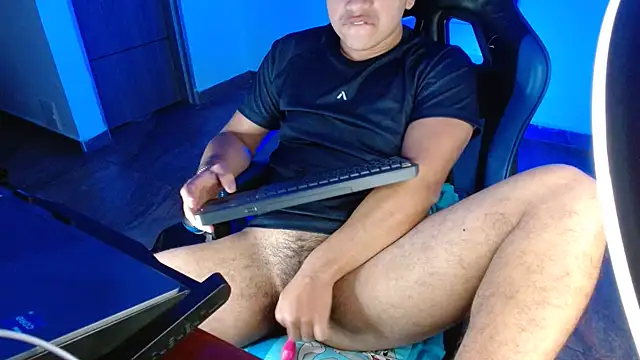 Show modela SexyBoy-Bigclit na web-kameri