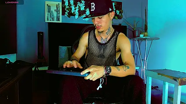 Show modela HannibalLester na web-kameri