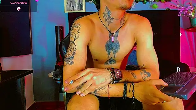 Show modela HannibalLester na web-kameri