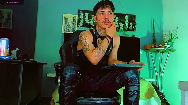 HannibalLester Show in webcam