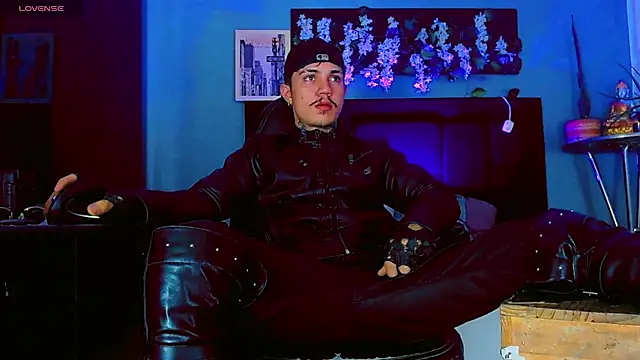 Show modela HannibalLester na web-kameri