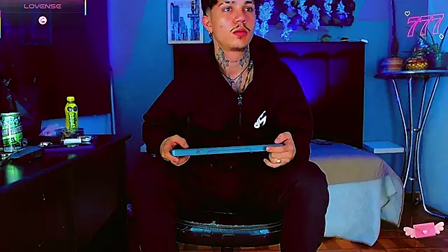 Show modela HannibalLester na web-kameri
