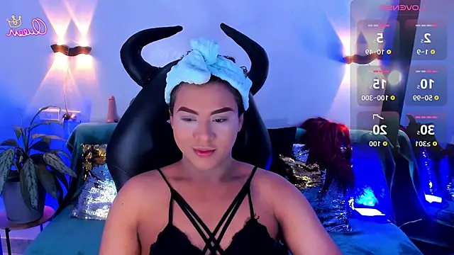 Emili_Roux Show in webcam