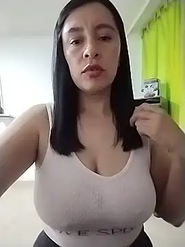 Chat XXX en directo de hailey85