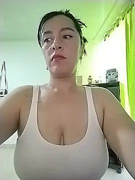 XXX chat uživo modela hailey85