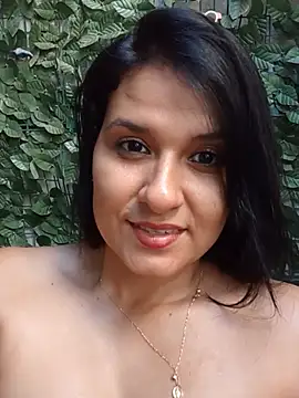 Chatroom XXX en direct de elena_jonees