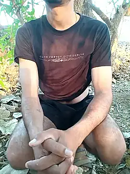 Forest_lover24: διαδικτυακό σόου στην κάμερα